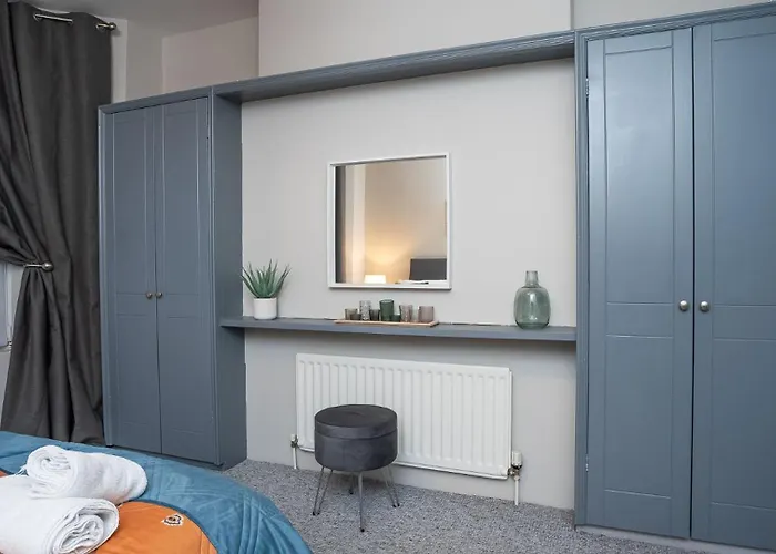 1 Bdr Apartment At Queens Uni By Belfast City Breaks