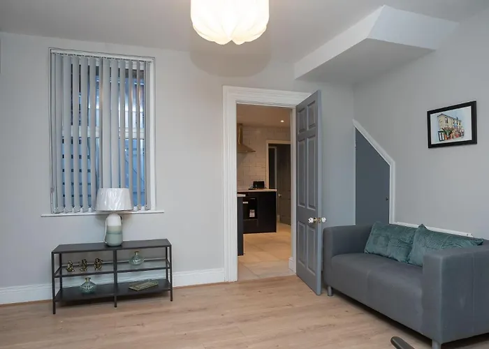 1 Bdr Apartment At Queens Uni By Belfast City Breaks