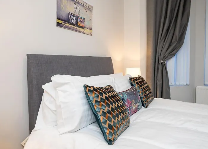 1 Bdr Apartment At Queens Uni By Belfast City Breaks